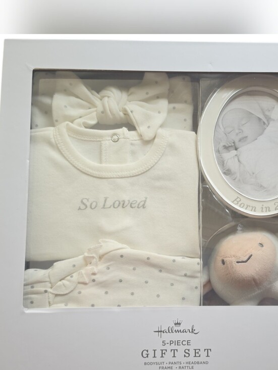 Hallmark Other - New Baby girls Gift Set Size 0/6 Months